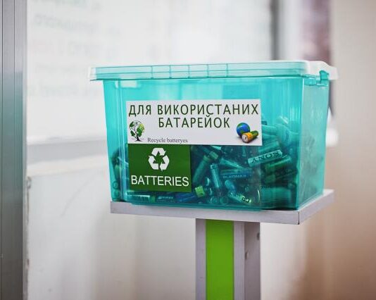 Дбаємо про екологію разом: у Рівному встановлять контейнери для збору батарейок