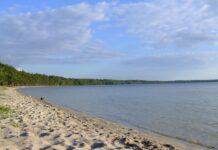 Омолоджуюча вода: чому Біле озеро є одним з найпопулярніших місць відпочинку на Рівненщині