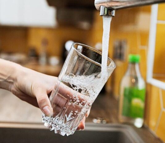 Перевищення заліза у понад 20 разів: що відомо про стан питної води на Рівненщині