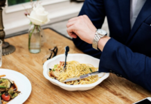 Как организовать бизнес-ланч: продукты, которые подходят для рабочих встреч